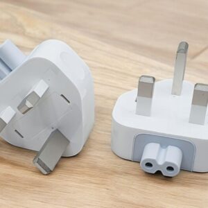 3 Pin UK Plug Adapter WITH FUSE- Compatible with MacBook, iPhone, iPad